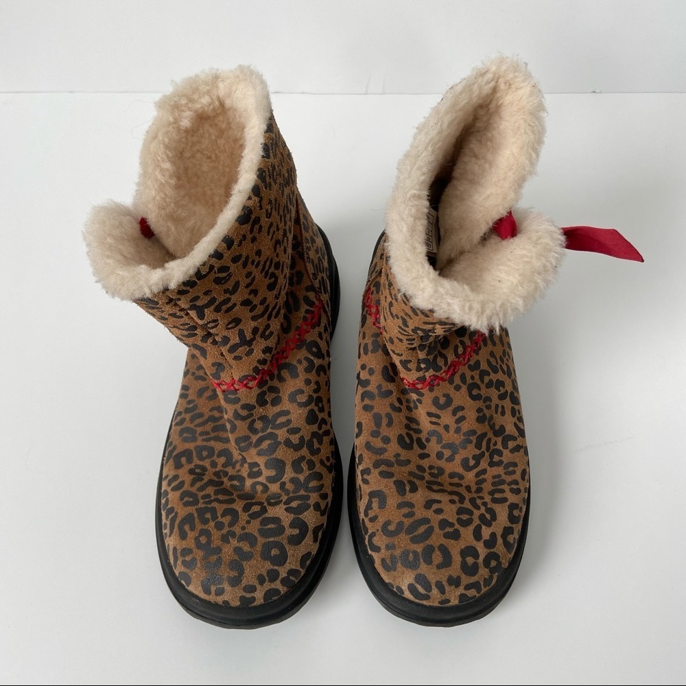 UGG Heart Knotty Leopard Print Boots. Size 5. EUC - Picture 2 of 7